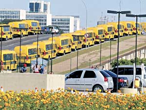 A indústria de transportes será a grande beneficiada com a compra de 8,5 mil ônibus no valor total de R$ 1,7 milhões FOTO: AGÊNCIA BRASIL